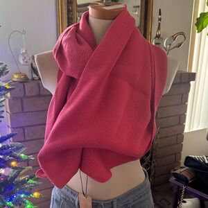 Elegant Pink Women's Scarf 🧣